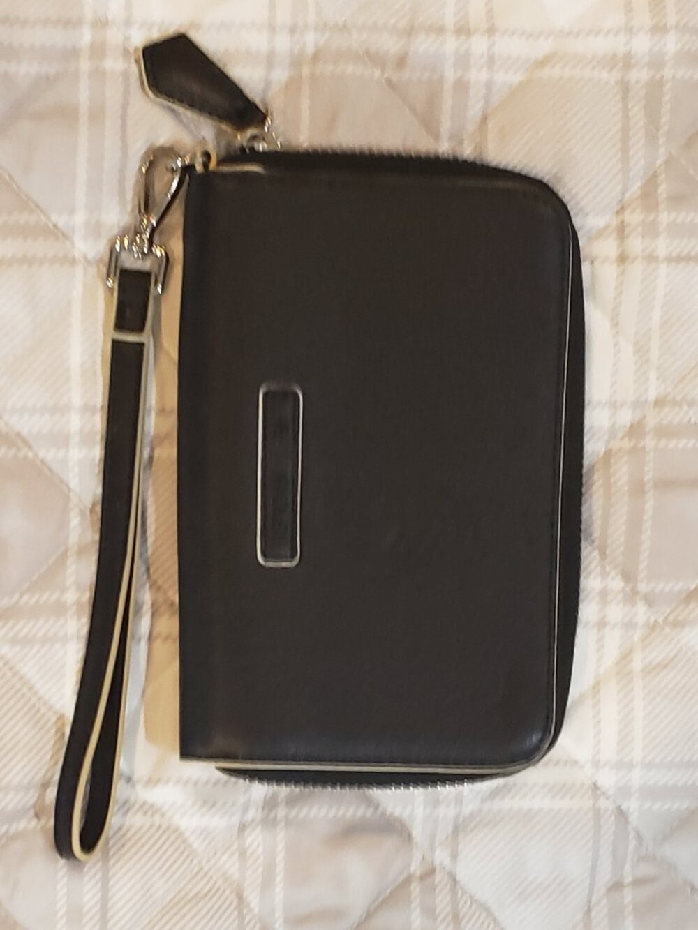 Vera Bradley Black Faux Leather Zip around wristlet wallet with wrist strap - Picture 1 of 8